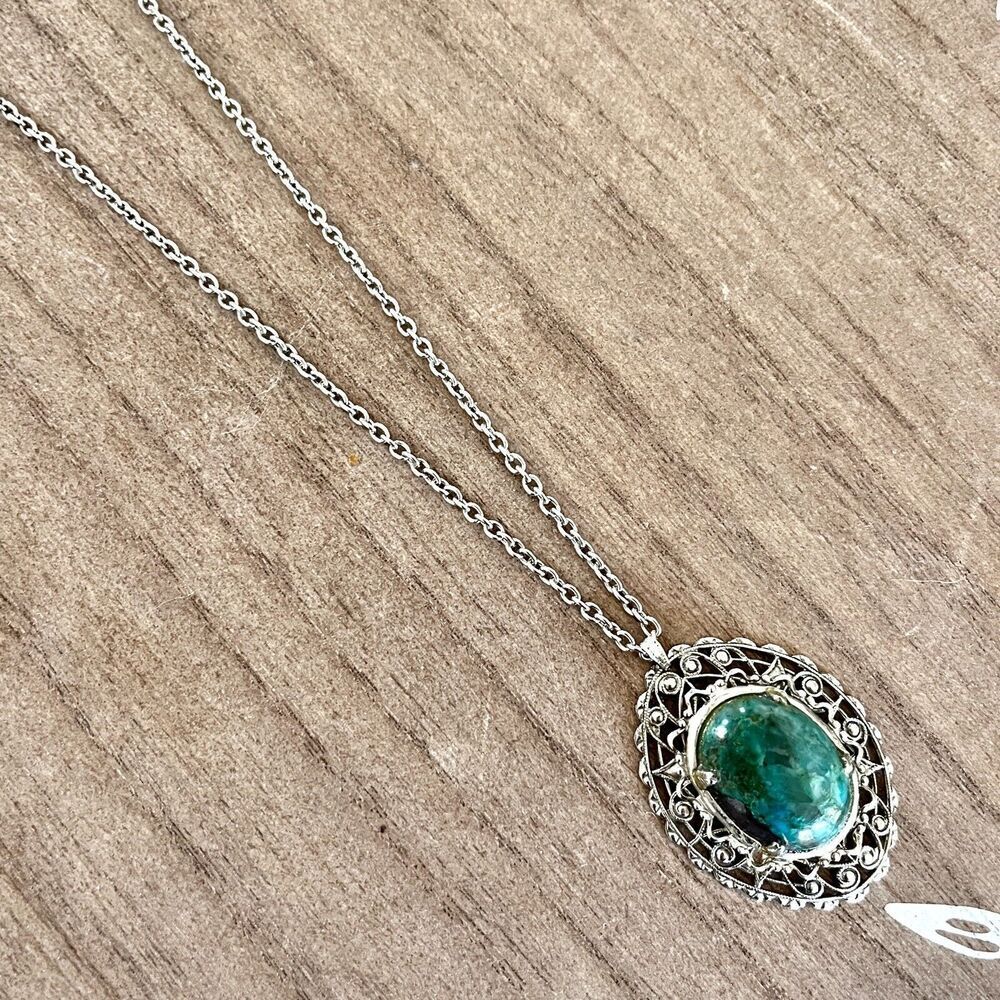 Elegant Silver and Green Pendant Necklace
